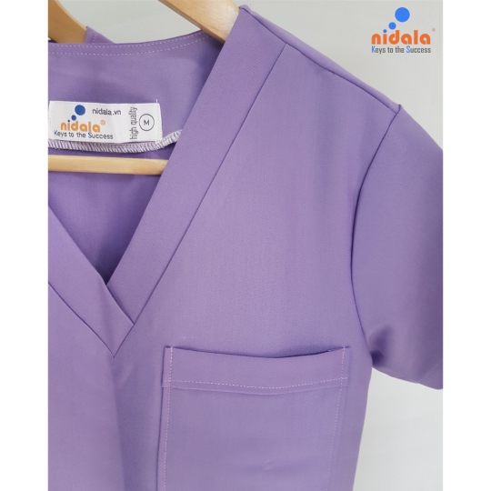 Bộ Scrubs cổ V cao cấp trắng, xanh, tím NIDALA đồng phục spa, thẩm mỹ viện ,phòng khám, phòng mổ, nha khoa (In miễn phí)