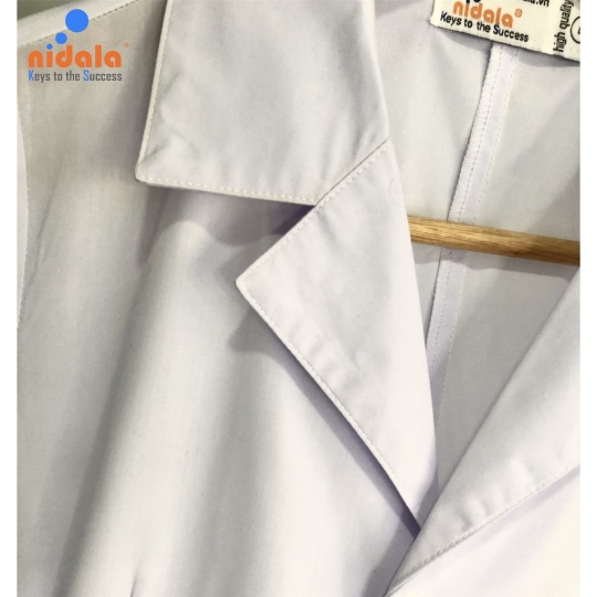 Áo điều dưỡng nam Nidala ngắn tay, blouse ngắn nhà thuốc, phòng khám, chất liệu Kate đường may đẹp, tỉ mỉ